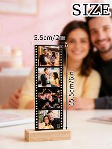 可定制亚克力照片展示架 - 支持照片和文字个性化定制。可容纳2张、3张或4张照片，搭配精心打造的天然木质底座。采用经典电影主题设计。是婚礼装饰、订婚照展示和桌面摆设的理想之选。 - 彩色 - 查看 11