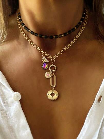 一套女士吊坠项链，包含蝴蝶水滴吊坠、甜甜圈方向盘扣、八角罗盘吊坠、心形星形圆环吊坠、心形吊坠、水钻心形吊坠、六边形吊坠和行星吊坠。设计优雅可爱，适合日常佩戴或作为礼物。