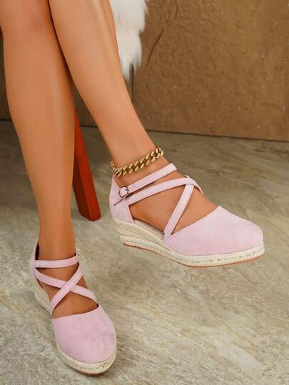 Giày nữ đế xuồng quai ngang một bên, khóa cài, kiểu dáng thanh lịch, phù hợp cho mọi mùa.