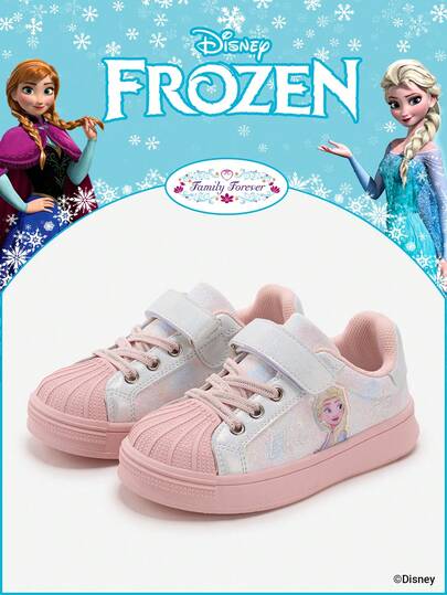 Disney 一双迪士尼冰雪奇缘授权联名儿童运动鞋，包含艾莎公主、安娜公主和阿伦黛尔公主款，适合日常、假日运动和户外穿着。鞋底舒适防滑、经久耐用且透气，适合儿童脚型。
