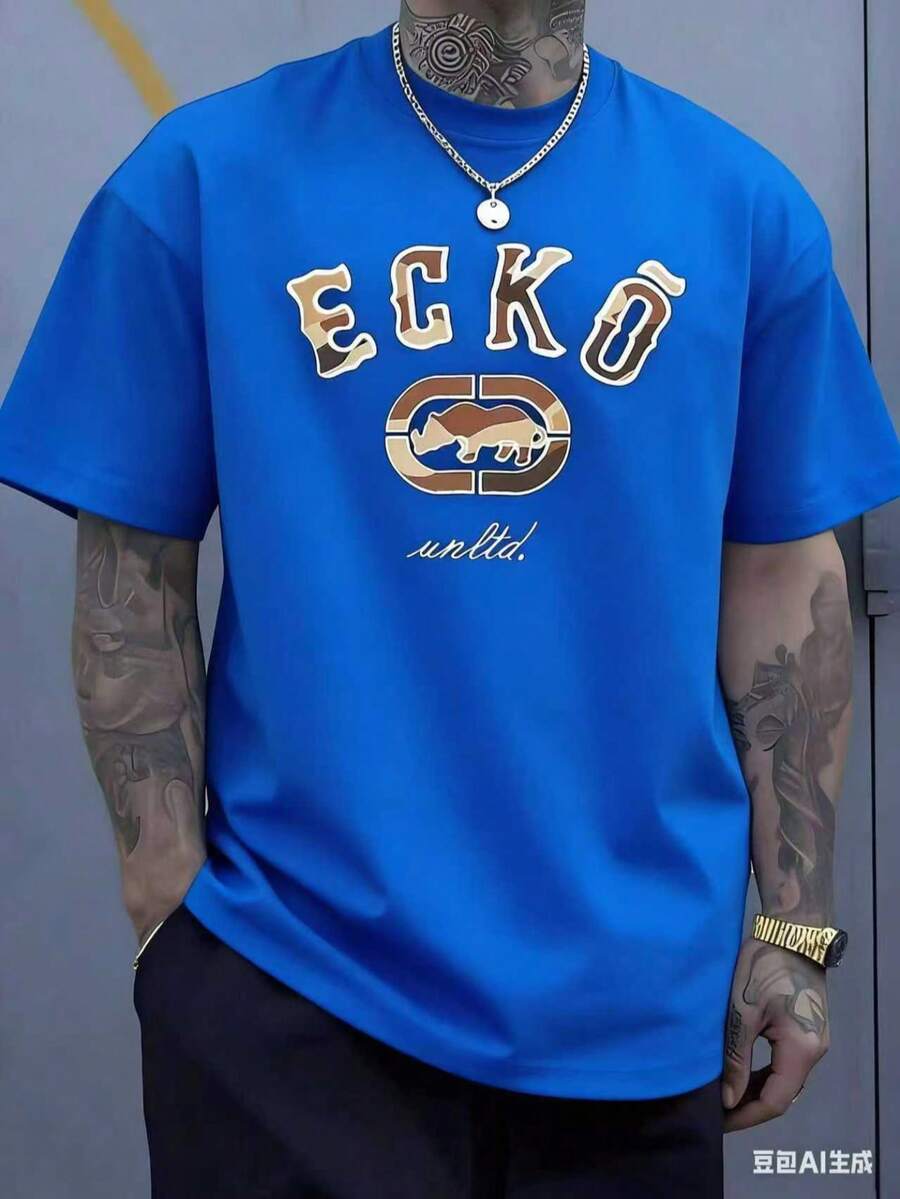 The Iconic ECKO Unltd Graphic Features A Bold Rhino Emblem With Urban Camouflage Lettering Symbolizing Strength Individuality Urban Culture 220g - 藍色 - 查看 1