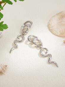 1 par de pendientes largos de aleación con espiral dorada de estilo retro europeo y americano, exagerados y extra grandes, adecuados para fiestas, banquetes, citas, vacaciones y accesorios de estilo de las mujeres - Plateado - Ver 4