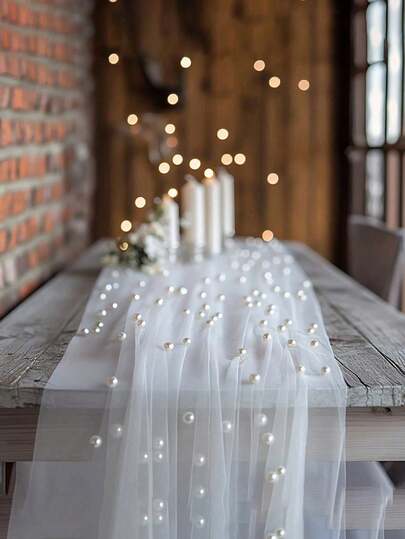 1件白色珍珠装饰透明布料，适用于桌旗、仪式背景、家居装饰、房间装饰、生日派对装饰、情人节仪式装饰，营造浪漫氛围。