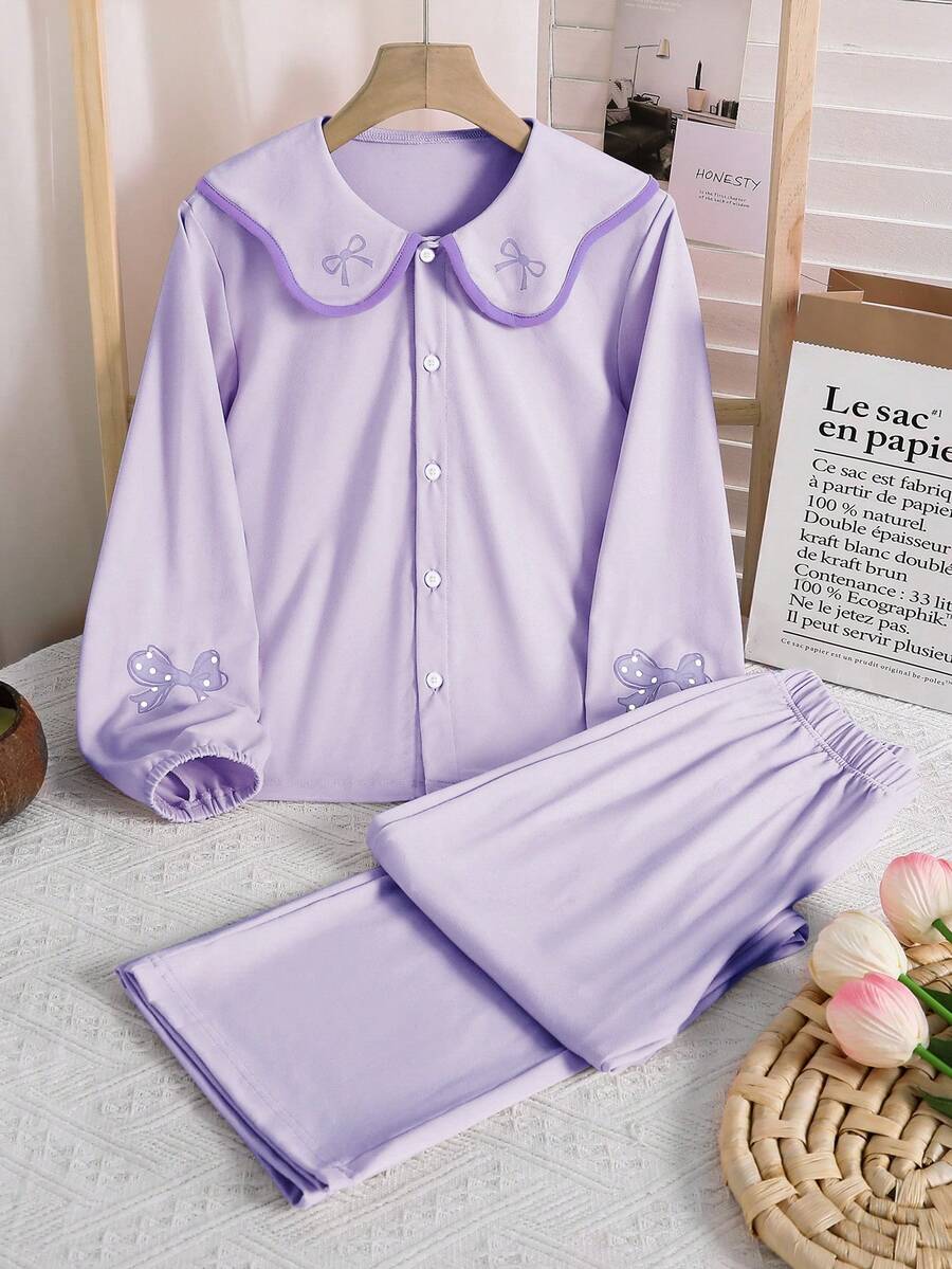 Bộ đồ ngủ 2 mảnh màu tím nhạt dễ thương, kiểu dáng thường ngày, gồm áo dài tay cổ nơ và quần, thích hợp cho bé gái mặc ở nhà, các dịp lễ, ngày Valentine, ngủ qua đêm và thư giãn. - Màu tím hoa cà - Xem 1