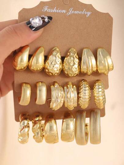 6/18件套时尚耳环套装，夸张的水滴形和C形耳环，适合日常佩戴和节日场合，男女皆宜。本产品采用不褪色UV镀金工艺，低致敏性厚金耳环，时尚优雅，适合日常聚会和派对。是送给妻子或母亲的最佳礼物。