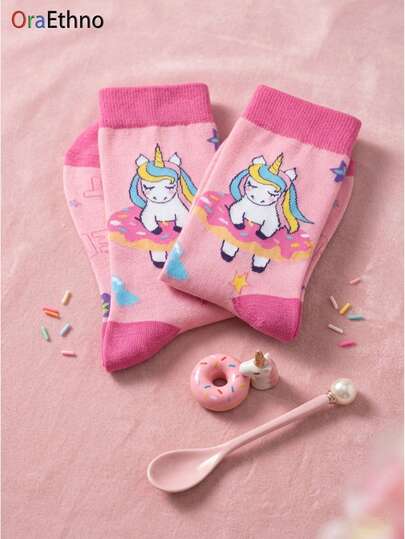 1 Đôi tất nam họa tiết kỳ lân ngộ nghĩnh (với hình kỳ lân hoạt hình và bánh donut) in hình hoạt hình, màu sắc tương phản, thấm hút mồ hôi và khử mùi, mềm mại, thoải mái, mới lạ, thú vị và ấm áp, món quà vui nhộn dành cho bố, con trai, ông, chồng, bạn trai, những người yêu thích sự dễ thương và ngọt ngào vào dịp sinh nhật, Halloween, Giáng sinh và các sự kiện theo chủ đề. Món quà tuyệt vời nhất dành cho bố/ông/con trai, vợ, con gái và bạn gái, món quà chủ đề kỳ lân vui nhộn, tất dùng được cả bốn mùa.