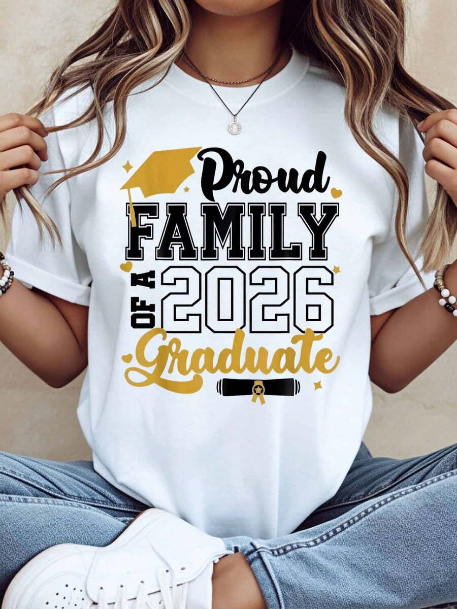 Proud Family Of A 2026 Graduate T-Shirt Graduation Cap And Diploma Design For Graduation Celebration, 220g - trắng - Xem 1