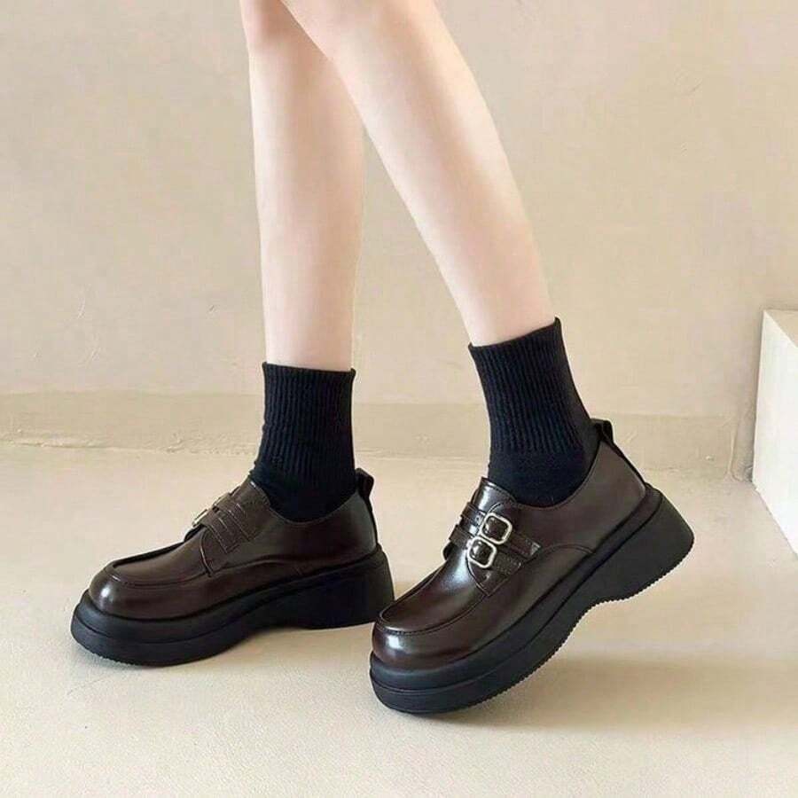 Zapatos de piel de estilo inglés para las cuatro estaciones de 2026: primavera, verano, otoño e invierno. Nuevos mocasines con alza para mujer. Zapatos de plataforma para colegialas. Zapatos Mary Jane.
