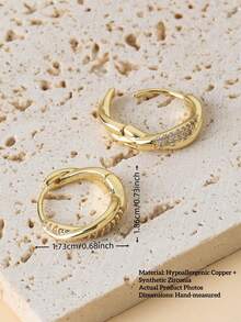 1 对优雅的镀金立方氧化锆十字耳环，适合女性在派对、婚礼、周年纪念日和日常佩戴，是绝佳的礼物之选。 - 金色 - 查看 2