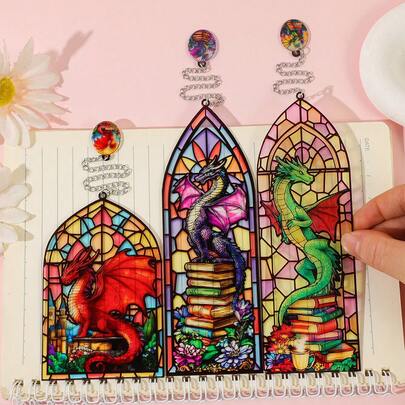 创意彩色玻璃奇幻龙图案亚克力书签，一款带有奇幻龙图案的书签，是送给奇幻小说爱好者、龙爱好者、爱书人士、读者和上班族日常阅读的艺术礼物。