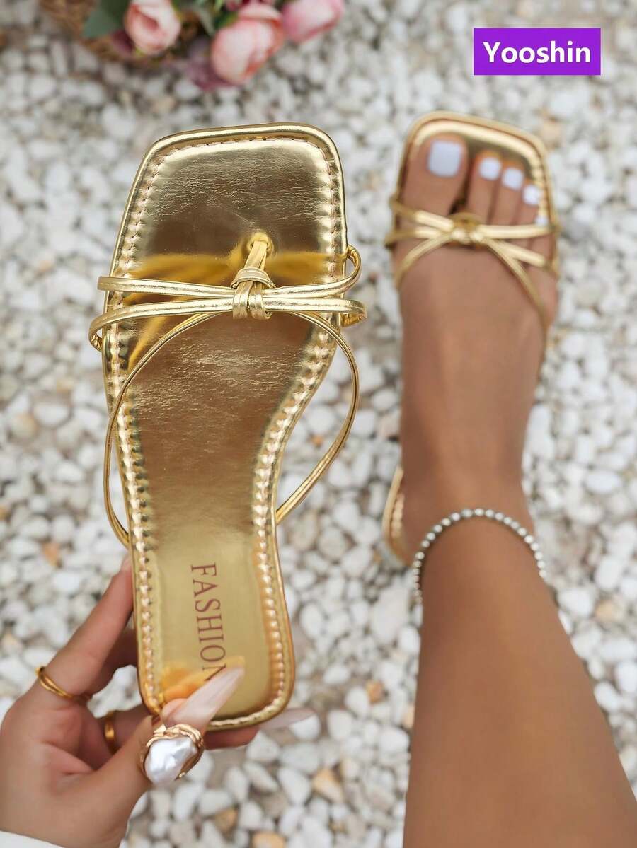 Sandalias planas de punta cuadrada para mujer, de estilo minimalista, con diseño deslizante, tiras cruzadas tipo chanclas, sandalias casuales de playa - Dorado - Ver 1