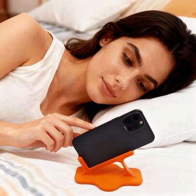 1 Stück 3D Nachttisch Handyhalter | Freihändig Anti-Rutsch Design, geeignet für bequeme Liegepositionen im Bett oder auf der Couch! Ergonomisch gekrümmte Basis, rutschfester Griff, Kunststoffmaterial, ideal zum Videoansehen im Liegen, einzigartiger Schlitz für Ihre Batterielebensdauer, perfektes Geschenk für Valentinstag, Ostern, Hochzeit, Ramadan, Karneval, Vatertag, Muttertag, Rückkehr zur Schule Büroaccessoires Bürobedarf Bürozubehör