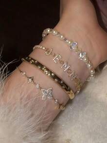 1. Vòng tay chữ cái mạ vàng đính đá Cubic Zirconia tối giản, vòng tay tên chữ cái tối giản tùy chỉnh, vòng tay chữ cái đầu MAMA bằng thép không gỉ cá nhân hóa, quà tặng thời trang cho mẹ, mùa thu, đơn giản, thường ngày, cổ điển, độc đáo, món quà lý tưởng cho bạn gái, mẹ, gia đình, bạn bè, con gái, kỷ niệm, ngày Valentine, ngày của mẹ. - Nhiều màu - Xem 3