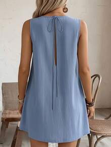 Vestido sin mangas Solstice Apparel Fresh Blue, cuello redondo, espalda con lazo y volantes, minifalda con abertura, primavera/verano - Neblina azul - Ver 3