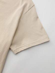T-shirt estiva corta da donna in 100% cotone con una divertente stampa "FRIYAY": la lettera "I" è disegnata come una matita e la lettera "A" come un righello. Lo stile sportivo da college con un taglio corto e rilassato valorizza la figura e allunga la silhouette. Adatta per l'uso quotidiano, i viaggi, lo street style casual e i look da vacanza. - Albicocca - Visualizzare 5