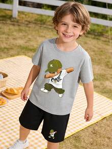 Set de 2 piezas de camiseta de manga corta y pantalones cortos con estampado de oso cool para niño, para verano - Multicolor - Ver 3