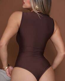 Women's Bodysuit With Padded Cups, Square Neckline, Wide Straps, Fitted Style, Basic And Elegant Fashion. Aura Bodysuit With Padded Cups. - 鏽棕色 - 查看 2