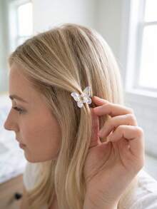 美人鱼炫彩迷你蝴蝶发爪夹，适合追求甜美和Y2K风格的女性，可用于整理刘海、点缀碎发和打造各种发型。 - 1 YEAR - 查看 5