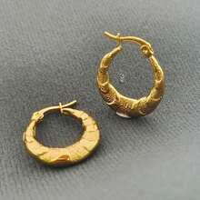 1/6对不锈钢镀18K金蛇皮纹理油压戒指耳环，时尚简约耳环，节日庆典的理想之选 - 金色 - 查看 9