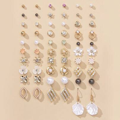 30对女士时尚耳环套装，花朵、雪花、星星等多种元素组合，独特个性耳环搭配，适合日常、派对、度假佩戴，也可作为节日礼物送给朋友。