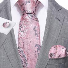 Set Dasi Pria Motif Paisley Merah Muda-Abu-abu - Termasuk Sapu Tangan Saku, Manset, dan Klip Dasi Emas yang Serasi, Cocok untuk Acara Formal Seperti Pernikahan - Berwarna merah muda - View 4