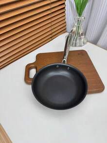 Chảo thép không gỉ 18/10 đường kính 18cm chống dính, thích hợp để làm bánh kếp, chiên trứng, bít tết, dùng được trên bếp ga và bếp từ, đáy phẳng, sử dụng được trong gia đình và nhà hàng, cấu trúc thép 3 lớp. - Xem 1