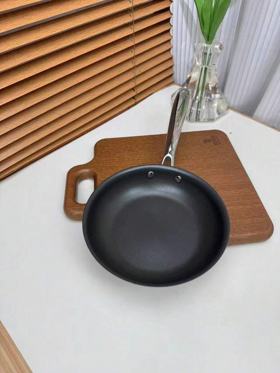 Chảo thép không gỉ 18/10 đường kính 18cm chống dính, thích hợp để làm bánh kếp, chiên trứng, bít tết, dùng được trên bếp ga và bếp từ, đáy phẳng, sử dụng được trong gia đình và nhà hàng, cấu trúc thép 3 lớp. - Xem 1