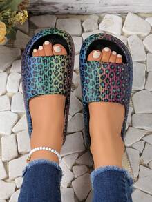Summer Fashion Women's Home Slippers Featuring A Vibrant Rainbow Gradient Leopard Print Design. Soft And Lightweight EVA Men's Bathroom Slippers With A Textured, Slip-Resistant Sole And A Silent Wear Experience, Perfect For Indoor Home Use And Casual Everyday Wear. - màu đen - Xem 2