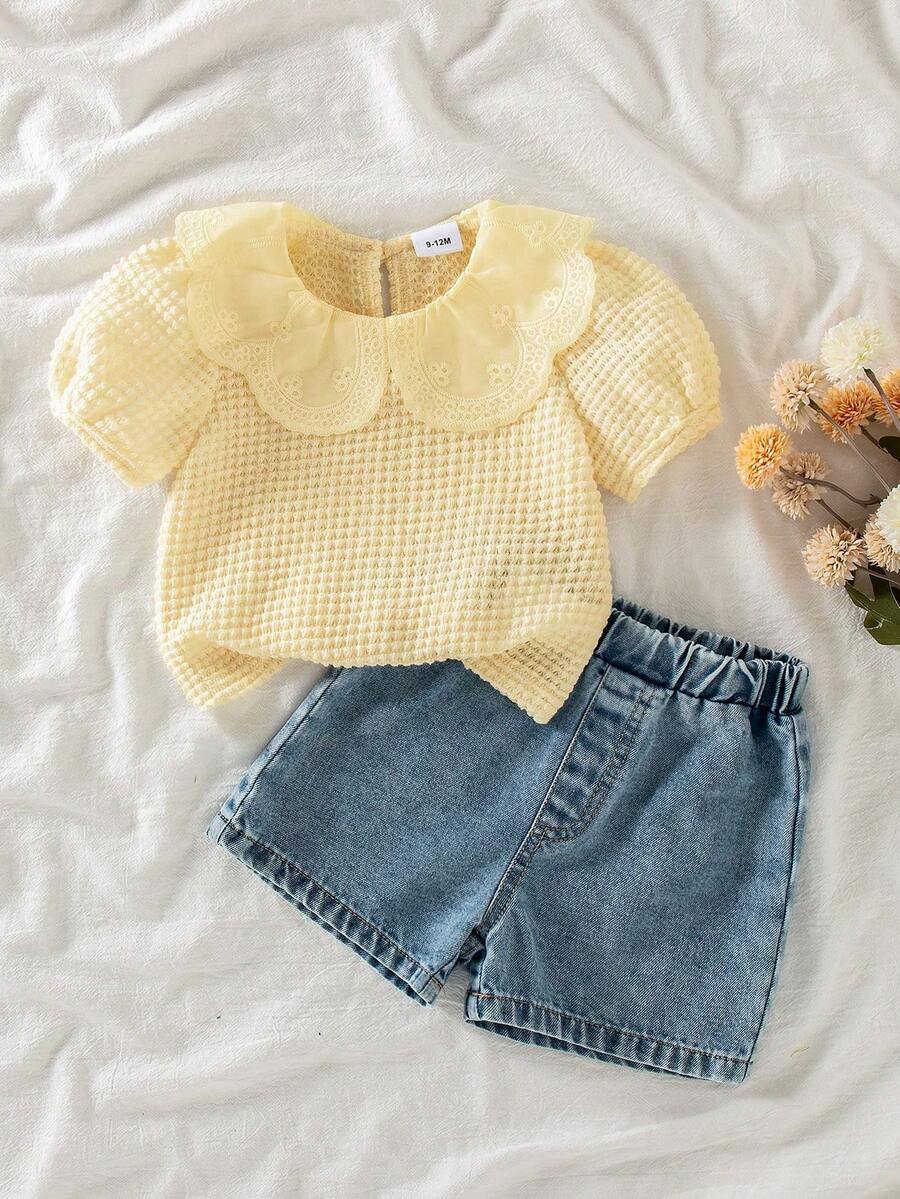 Bộ 2 món cho bé gái gồm áo thun tay cánh hoa cổ bèo và quần short denim, trang phục thường ngày đa năng và tiện dụng cho các dịp lễ hội. - Màu vàng - Xem 1