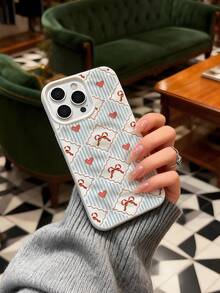 心形蝴蝶结几何图案 16 Pro 系列手机壳，白色褶皱陨石纹理，浮雕奢华甜美风格，高光防刮背板 + 柔软弹性边框，精准摄像头开孔，灵敏按键 - 彩色 - 查看 1