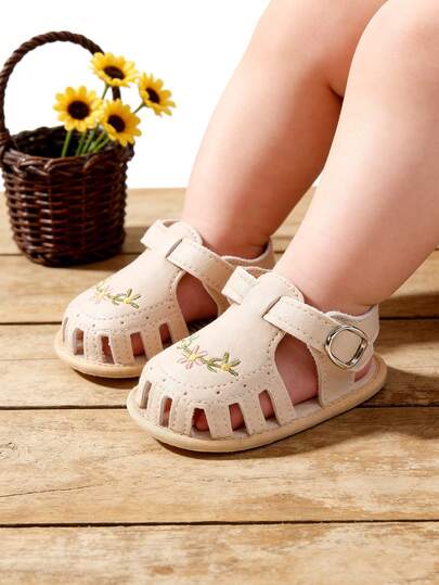 0-18 Meses Sandalias de Flores Bordadas de Dedo Cerrado para Niñas Bebés, Suelas Antideslizantes Suaves para Verano, Lindos Zapatos Preandadores Tipo Mary Jane. Correa Ajustable Antikick para Zapatos de Bebé, Suela Blanda y Transpirable para Sandalias Preandadoras Recién Nacidas