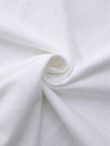 Women's 100% Cotton Cropped T-Shirt With A Midriff-Baring Cut And A Watercolor Print Featuring A Sea Turtle And An Ocean Quote. The Relaxed Cropped Cut Flatters The Figure And Elongates The Silhouette – Ideal For Everyday Wear, Outings, Casual Streetwear Looks, And Holidays. - 白色 - 查看 5