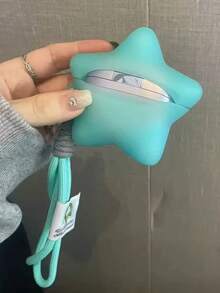 1 mặt dây chuyền hình ngôi sao năm cánh 3D phát sáng trong bóng tối, thích hợp cho tai nghe Apple Bluetooth thế hệ thứ 4 và thứ 3, vỏ bảo vệ silicon chống rơi tối giản cho Apple Bluetooth thế hệ thứ 2, hộp đựng tai nghe dễ thương cho thế hệ thứ 3 (Không bao gồm tai nghe) - Màu xanh lam - Xem 4