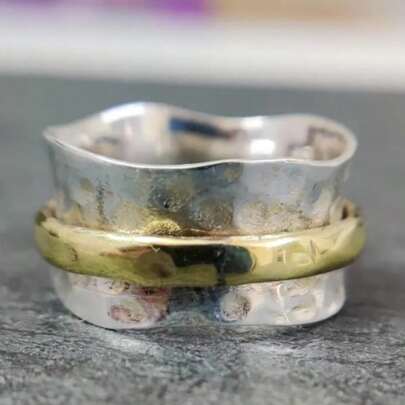 Handmade Hammered Wavy Ring Accessory, With Anti-Pressure Function, Rotatable, A Fashionable Handcrafted Jewelry Stress Relief Item
