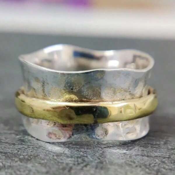 Handmade Hammered Wavy Ring Accessory, With Anti-Pressure Function, Rotatable, A Fashionable Handcrafted Jewelry Stress Relief Item