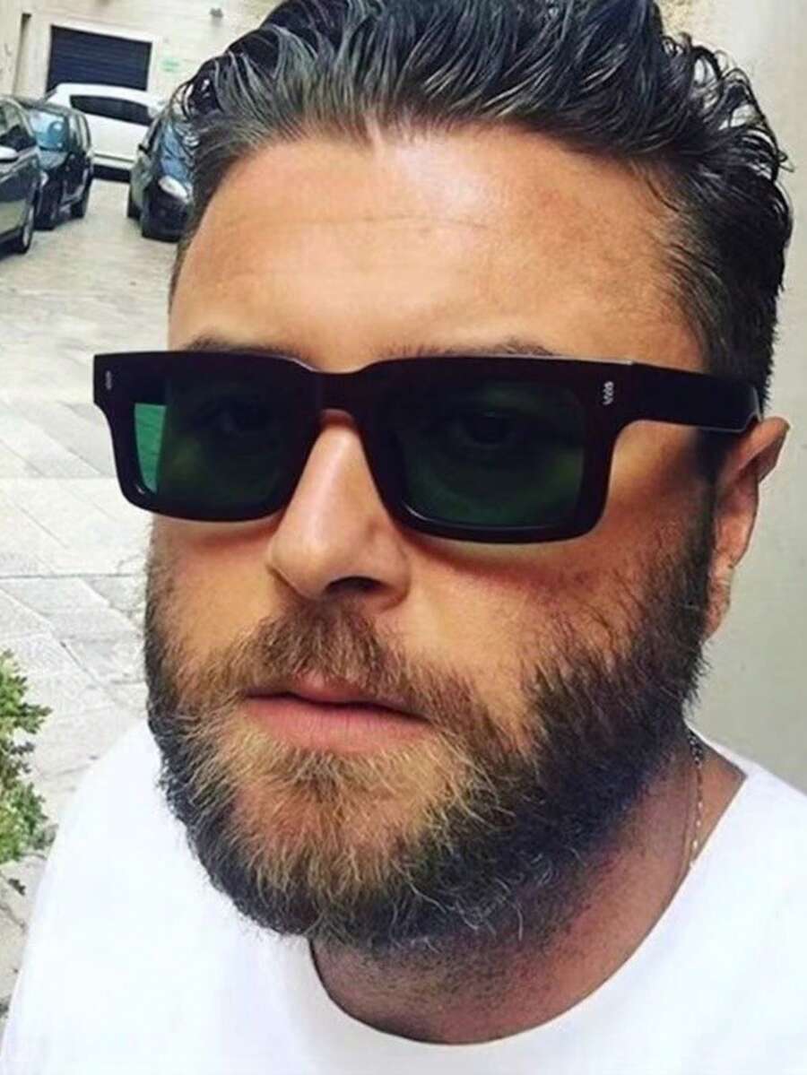 1 Cặp kính thời trang mới, kiểu dáng giản dị, cổ điển, đính đinh tán, hình vuông hẹp. - Nhiều màu - Xem 1