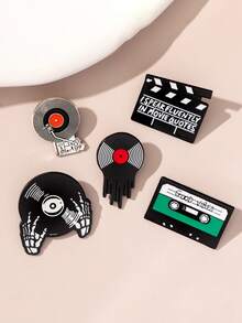 Bộ sưu tập 5 chiếc ghim cài áo phong cách retro với các họa tiết âm thanh, hình đầu lâu, bàn tay, đĩa than, bảng quay phim, những chiếc ghim cài độc đáo mang phong cách rock cổ điển dành cho trang phục. - Nhiều màu - Xem 11