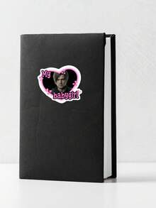 Hình dán Leon Kennedy "My Babygirl", decal vinyl game, hình dán meme Leon S. Kennedy trái tim màu hồng hài hước từ RE4 Remake, decal chống thấm nước cho máy chơi game, laptop, bình nước. - Nhiều màu - Xem 6