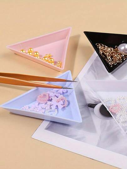 1 pieza Bandeja de perforación de disco triangular, Bandeja de clasificación de diamantes, rhinestones y cuentas de cristal, Bandeja de almacenamiento de joyas para uñas y Caja de almacenamiento de herramientas de manicura DIY