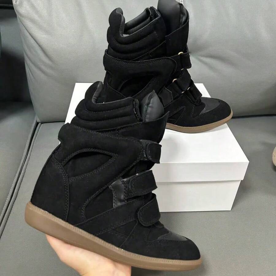 Nuove Scarpe Da Donna Alte 2026 Con Tacco Interno Rialzante, Sneakers Basse Casual In Tinta. Scarpe Alte Firmate Per Donna Per Tutte Le Stagioni, Scarpe Sportive Casual Aderenti, Versatili Scarpe Bianche Con Spessa Suola Nera. Rialzo Interno Del Tacco Di 7 Cm, Stivaletti Da Donna, Modelli Alti Per Taglie Petite. - màu đen - Xem 1