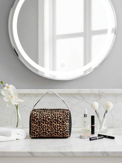 Túi đựng mỹ phẩm ren họa tiết da báo, có tính thẩm mỹ cao, dung tích lớn, là túi đựng mỹ phẩm du lịch tiện dụng, túi xách ngoài trời đa năng, là món quà tuyệt vời nhất dành cho mẹ, con gái, bạn gái, giáo viên và bạn bè. Đây là vật dụng không thể thiếu trong mùa tốt nghiệp, mùa cưới và các dịp lễ khác.