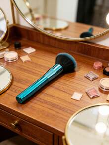 1pc Blue-To-Green Ombre Powder Brush - Featuring Premium, Soft Synthetic Fibers, This Large, Fluffy Face Brush Is Ideal For Applying Blush, Contour Powder, And Setting Powder. - Multicolor - View 4