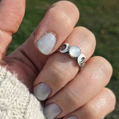 复古星月雕刻戒指，传承波西米亚浪漫风格，适合日常佩戴或派对装饰，展现独特魅力。