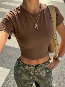 女士T恤，纯色性感Y2K风格短款短袖上衣，可爱百搭夏季T恤，简约经典款，韩版性感女孩柔软弹力修身休闲街头风户外上衣，90年代复古圆领女士婴儿T恤 - 棕色 - 查看 8