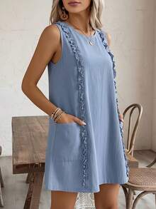 Vestido sin mangas Solstice Apparel Fresh Blue, cuello redondo, espalda con lazo y volantes, minifalda con abertura, primavera/verano - Neblina azul - Ver 2