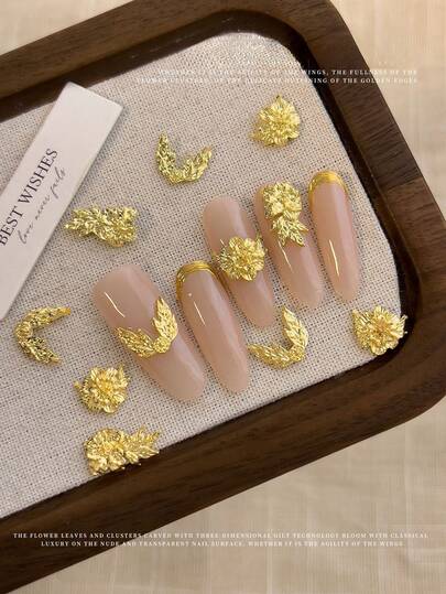10 piezas Decoraciones de arte de uñas con flor auspiciosa dorada, Lujo Estilo chino Rama y hoja dorada Piedras de imitación de aleación para uñas