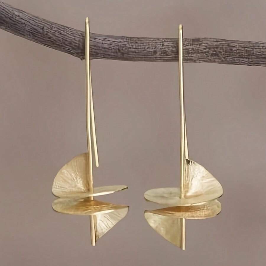 1 Pair Vintage & Creative Rotating Leaf Design Earrings, Suitable For Daily Wear And Formal Occasions, Also An Excellent Birthday Gift For Women - Gold - View 1