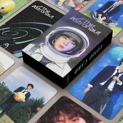 1张 ARIRANG BT/S JIN 宇航员高清全息小卡，金硕珍个人专辑收藏卡，限量版周边，ARMY粉丝必备，完美收藏展示品