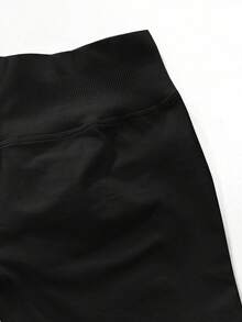 Y2K风格多巴胺短裤，采用超弹力面料，塑形提臀收腹。90%优质尼龙，10%弹性氨纶。时尚百搭，适合日常穿着、运动、健身和瑜伽。大码高腰收腹黑色短裤 - 隐藏式提臀设计，紧身剪裁。 - 黑色 - 查看 7