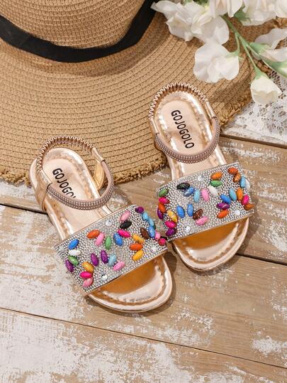 1 đôi dép xăng đan đế bằng mùa hè cho trẻ em, dép xăng đan thời trang đính đá vàng lấp lánh, kiểu dáng liền thân co giãn, họa tiết hoa lá nhiều màu sắc, phong cách bohemian, thích hợp cho kỳ nghỉ, tiệc tùng và biểu diễn.